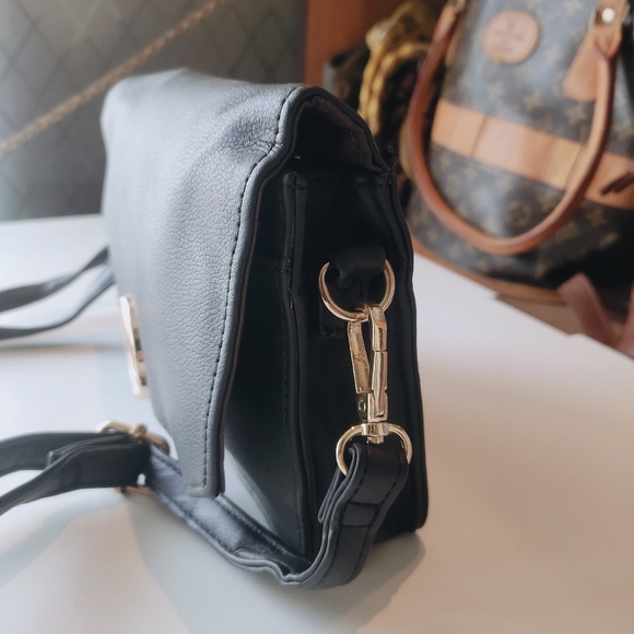 Pure leather imported Italy leather black solid sling bag - Picture 5 of 15